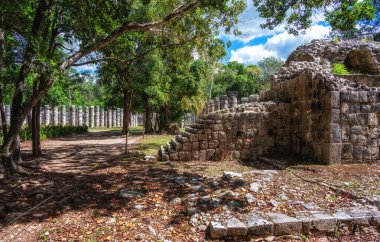 Bin Sütun - Chichen Itza 'da Sütun, Yucatan, Meksika