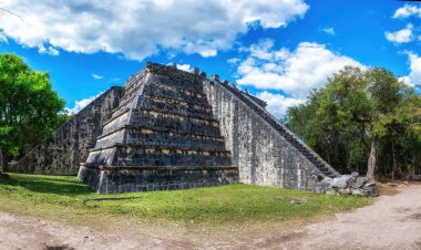 El Osario (The Bonehouse), Chichen Itza, UNESCO Dünya Mirası Alanı, Yucatan, Meksika