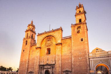 San Ildefonso Katedrali, gün batımından sonra, Plaza Grande, Merida, Yucatan eyaleti, Meksika