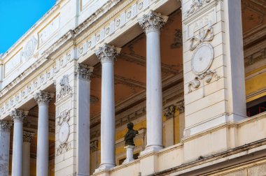 Merida, Meksika - 21 Şubat 2024: Merida, Yucatan, Meksika 'da Neo-klasik tarzda Teatro Jose Peon Contreras Tiyatrosu Cephesi.