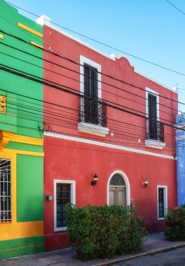 Merida, Yucatan, Meksika: Merida şehir merkezinde koloni tarzı evleri olan renkli bir mahalle