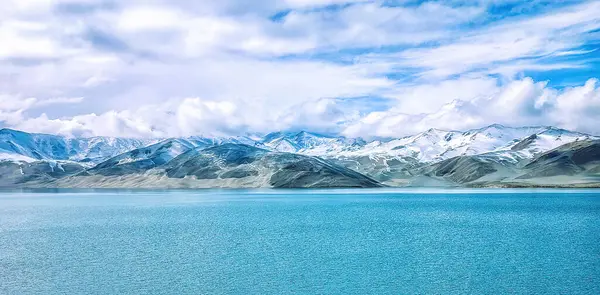 Karakoram Dağları Panorama Taze kar altında, Xinjiang, Çin