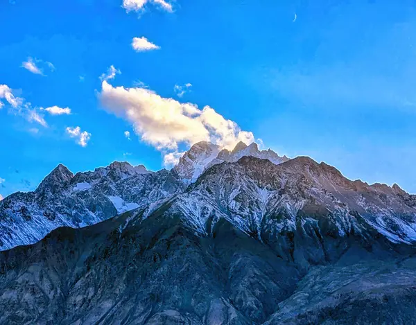 Karakoram Dağları Panorama Taze kar altında, Xinjiang, Çin