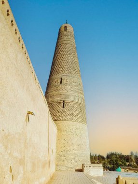Müslüman Emin Minare İslam Kulesi Gökyüzü Altındaki Cami Turpan, Çin