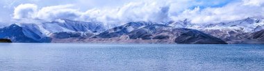 Karakoram Dağları Panorama Taze kar altında, Xinjiang, Çin