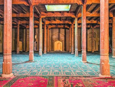 Emin Minare İslam Kulesi 'ndeki Antik Müslüman Namazı Ahşap Sütun Salonu Çin' in Turpan kentindeki Cami