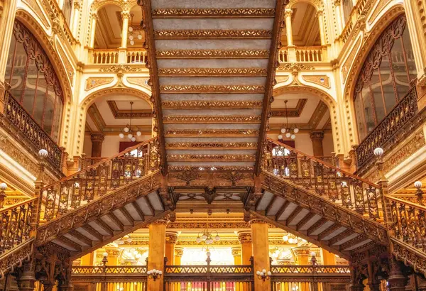 Mexico City, Meksika 'daki tarihi posta ofisi. Palacio de Correos de Mexico mu yoksa Correo Belediye Başkanı mı?)