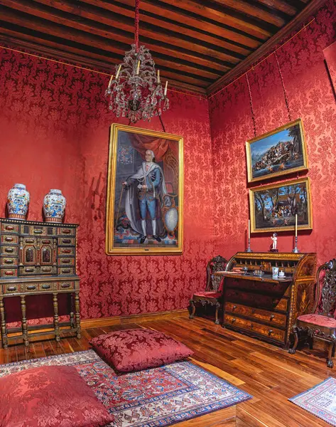 Mexico City, Mexico - 17 Şubat 2024: Banamex Kültür Sarayı 'nın içi, Palacio de Iturbide, Mexico City, Madero caddesinde yer almaktadır.