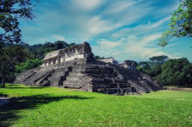 Palenque-Chiapas, Meksika 'daki Maya harabelerinde saray ve gözlemevi
