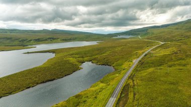 Storr Adası yakınlarındaki Leathan Gölü, Skye Adası, İskoçya