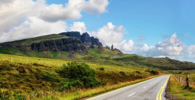 Skye 'ın İskoç Adası' ndaki Storr 'un İhtiyar' ında kaya oluşumu.