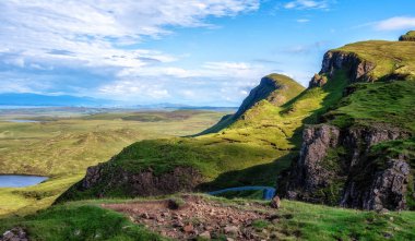 İskoçya 'nın Skye Adası, Trotternish yarımadasının kuzey ucundaki sessiz manzara.