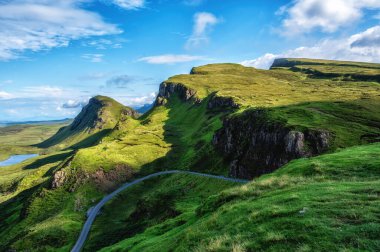 İskoçya 'nın Skye Adası, Trotternish yarımadasının kuzey ucundaki sessiz manzara.