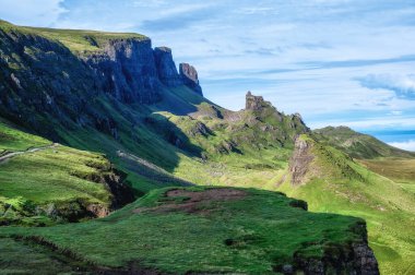 İskoçya 'nın Skye Adası, Trotternish yarımadasının kuzey ucundaki sessiz manzara.