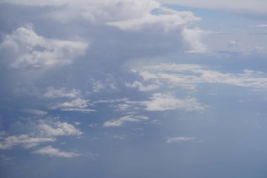 Beyaz bulutlu güzel gökyüzü 