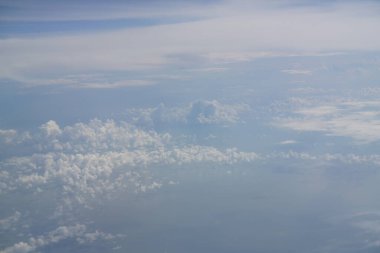 Beyaz bulutlu güzel gökyüzü 