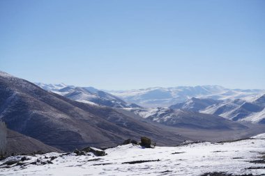 Kış mevsiminde güzel dağ manzarası