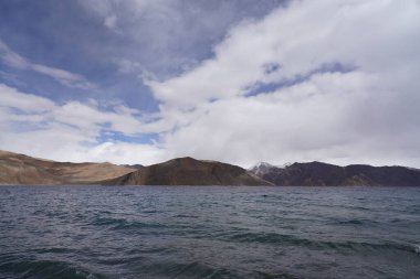 Göllü dağların güzel manzarası