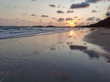denize güzel tropik gün batımı