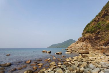 Kayalık deniz manzarası çok güzel. 