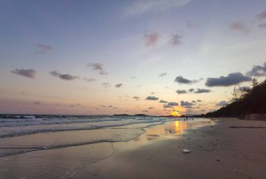denize güzel tropik gün batımı