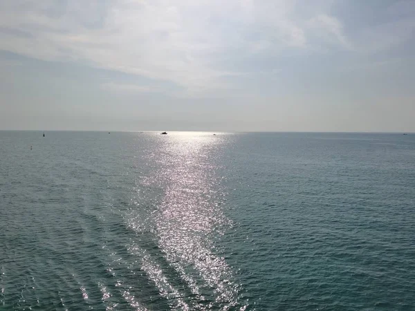 Bella Riflessione Della Luce Solare Sulla Superficie Dell Oceano — Foto Stock