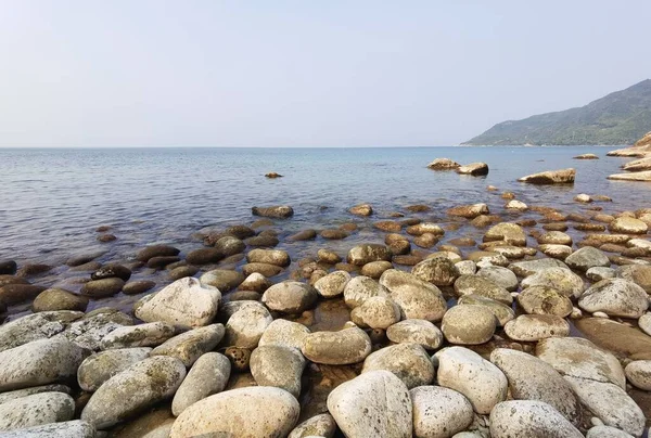 岩石海岸的美丽景色 — 图库照片