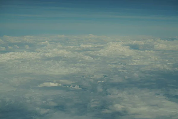 天空中美丽的云彩 从飞机上俯瞰 — 图库照片