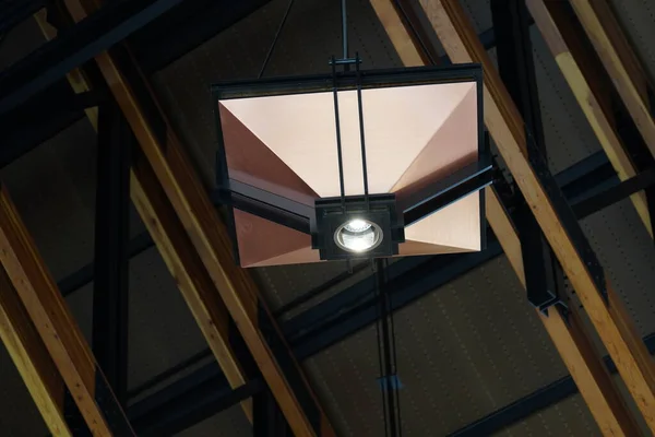 Lamp Metalen Houten Plafond — Stockfoto