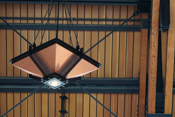 Lamp Metalen Houten Plafond — Stockfoto