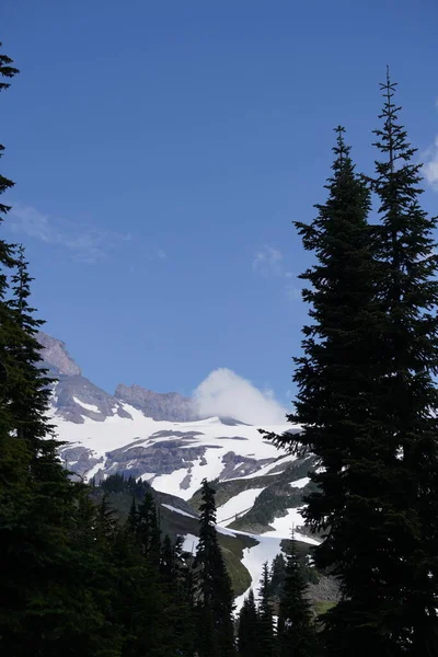 Γραφική Θέα Μαγευτικό Χιονισμένο Ορεινό Τοπίο — Φωτογραφία Αρχείου