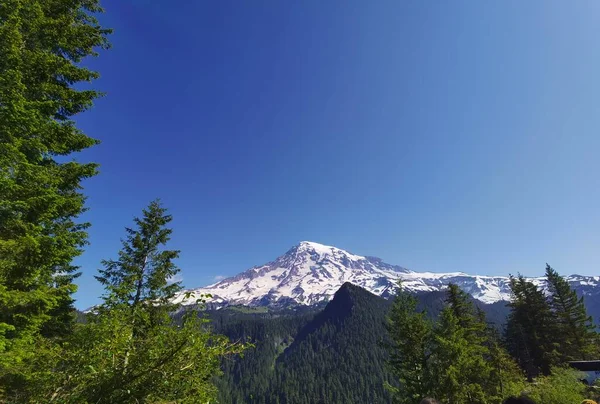 Prachtig Landschap Met Wolken Blauwe Lucht Bergen Heuvels Bedekt Met — Stockfoto