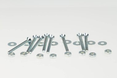 somun ve civata izole beyaz zemin üzerine