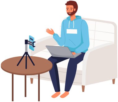 Müzakere oturumu, blog için blog kayıt videosu. Video çağrısı, podcast konsepti. Akıllı telefonu olan bir adam çevrimiçi toplantıda ekranda arkadaşıyla konuşuyor. Eğitim platformunda uzaklık öğrenimi