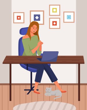 Kadın iletişimi, iş yeri bilgisayarla. Uzaktan çalışma, serbest çalışma, ofis, programlama, eğitim konsepti. Bayan dizüstü bilgisayarla oturup internette sörf yapıyor. Kadın serbest çalışan, evden çalışıyor.