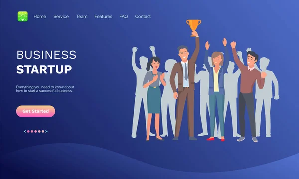 Hombre Sosteniendo Premio Oro Gente Con Manos Ascenso Startup Negocios — Vector de stock