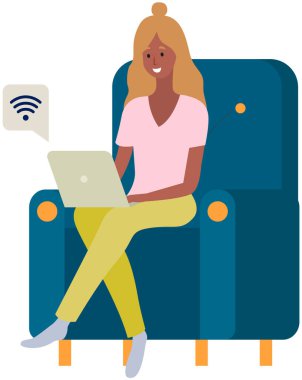 Uzaktan öğrenme, serbest çalışma ve internet eğlencesi. Dizüstü bilgisayarla çalışan bir kadın. Uzaktan çalışma, bilgisayar klavyesinde daktilo, online ev yapımı. Kız görünümlü ekran. Sohbet, iletişim.