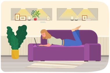 Uzaktan öğrenme, serbest çalışma ve internet eğlencesi. Dizüstü bilgisayarla çalışan bir kadın. Uzaktan çalışma, bilgisayar klavyesinde daktilo, online ev yapımı. Kız görünümlü ekran. Sohbet, iletişim.