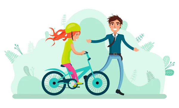 戴着头盔的女孩和父亲一起骑自行车 孩子们在公园骑自行车 女儿和爸爸花时间在户外骑车 健康的夏季家庭休闲载体上 — 图库矢量图片