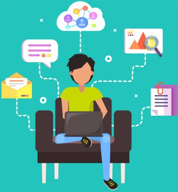 Dizlerinin üstünde dizüstü bilgisayarı, e-postası, mesajı, bağlantıları, fotoğraf galerisi ikonları olan genç bir adam oturuyor. Çalış, evde çalış. Serbest çalışan biri. Çalışma dersi. Video konferansı. Uzak çalışma kavramı, erişim