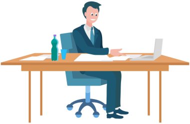 Takım elbiseli bir işadamı ofis masasında bilgisayarla oturmuş dizüstü bilgisayarla iş yapıyor. Adam iş yerinde iş teknolojileri ile çalışıyor. Erkek karakter yönetimde, girişimcilikte çalışır