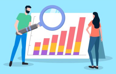 İş analisti. Profesyonel iş adamları veri sunumunda iş büyümesini analiz ediyorlar. Pazarlama araştırma konsepti. Kadın karakter elinde büyüteç olan adama diyagramları açıklar.