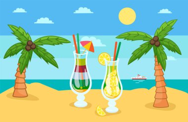Güneşli bir günde tropikal plajda palmiye ağaçlarıyla birlikte egzotik kokteyl içeren büyük bir bardak. Deniz kenarı tatil konsepti, sıcak bir güney ülkesine gezi, dinlenme ve dinlenme, deniz turizmi
