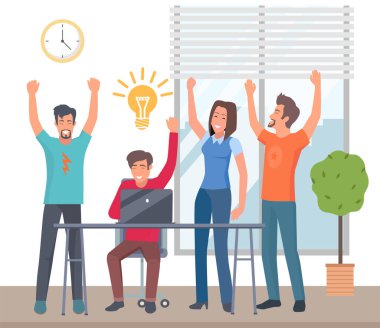 En iyi iş fikri olan mutlu meslektaşlar. Pazarlama stratejisi konsepti, iş ekibi çözümler geliştirir. Bir masada oturan insanlar sevinçle ellerini kaldırdılar. Başarılı bir anlaşma kavramı