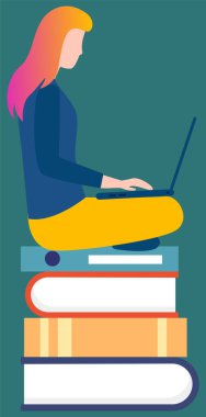Elinde dizüstü bilgisayarla kitap yığınının üzerinde oturan bir kız. E-öğrenim, uzak öğrenim ve öz eğitim kavramı. Genç bayan öğrenci bakış açısı, genç kız edebiyat okuyor, öğrenme süreci