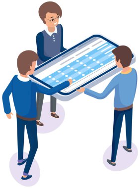 Ekranda kontrol listesi var. Online sınav yazma uygulaması. Öğrenim başvurusu. Akıllı telefon tutan adamlar. İş arkadaşları cep telefonuyla başvuruyu tartışıyor. Ekranda cevapları doldurmak için biçim