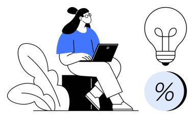 Mavi bluzlu ve gözlüklü bir kadın bilgisayarla çalışıyor. Bitkinin yanındaki kutuda oturuyor. Yakındaki ampul ve yüzde işareti. İş, eğitim, finans, yaratıcılık ve uzak çalışma için ideal