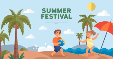 Güneşli bir sahilde, palmiye ağaçları, dalgalar ve şemsiyeyle oynayan çocuklar. Yaz etkinlikleri için ideal, plaj partisi temaları, tatil promosyonları, aile eğlenceleri, açık hava aktiviteleri. Düz tasarım biçimi