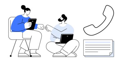 Dizüstü bilgisayar ve tablet kullanan iki meslektaş fikir alışverişinde bulundu. Telefon alıcısı ve not kartı da dahil. Takım çalışması, iletişim, teknoloji, beyin fırtınası, işyeri, uzaktan işbirliği için ideal