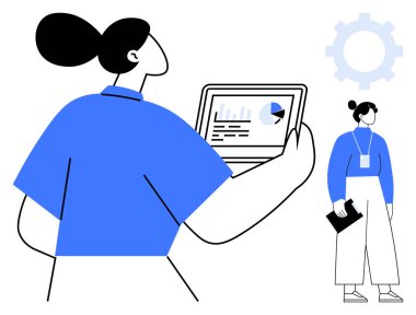 Tableti analiz eden, veri görselleştirmesi yapan bir kadın elinde not defteri olan bir meslektaşının yanında duruyor. Takım çalışması, analitik, işbirliği, teknoloji, liderlik, modern işyeri için ideal